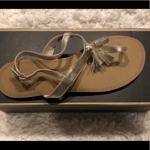 Gold Ava & Aiden Tassle Suede Thong Sandal size 9